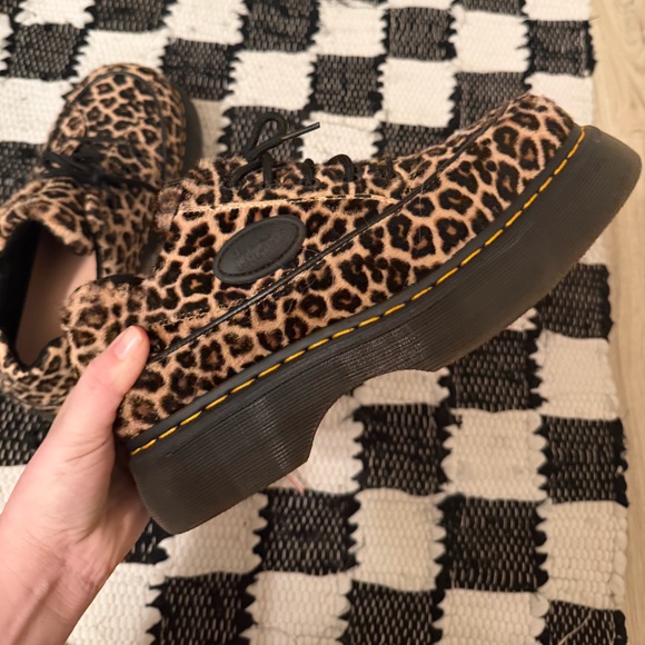Dr Martens Women's Buzz 5-Eye Leopard Shoes - Picture 11 of 12
